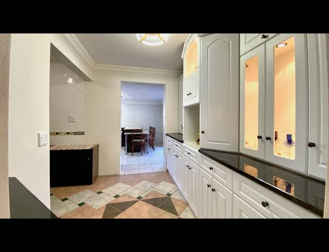 4 BEDROOM HOUSE FOR SALE IN PORT OWEN